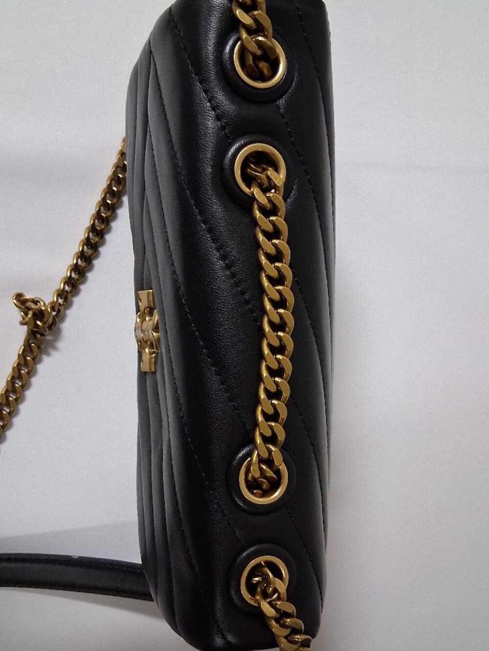 Tory Burch Kira Chevron Convertible Shoulder Bag – Black (Style 90446-001) - Picture 4 of 11
